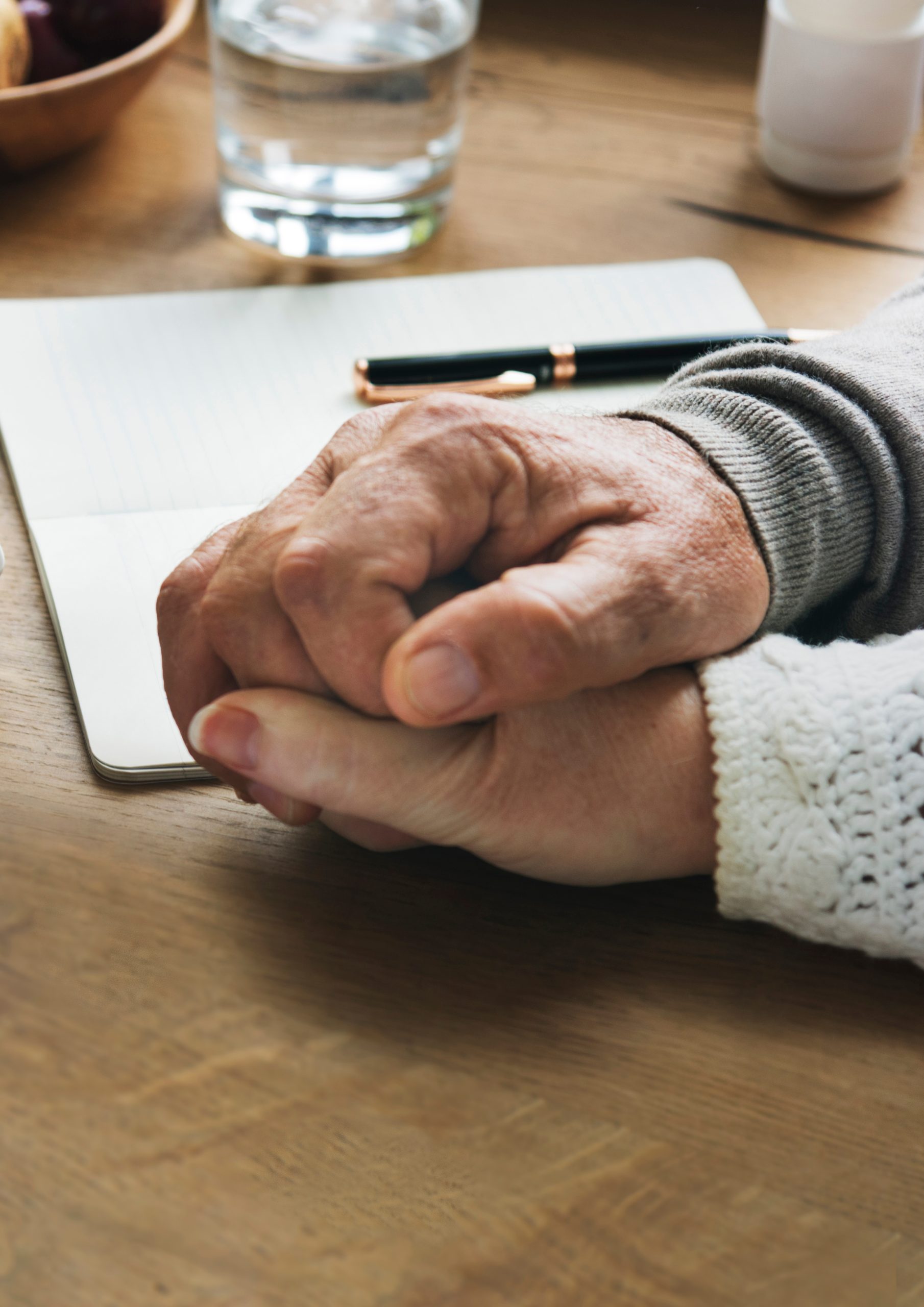 Een koppel wat advies vraagt over testament opstellen bij Erfrechtplanning